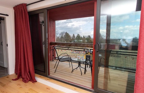 Wellington Bed & Breakfast | The Red Room @ Salisbury Barn