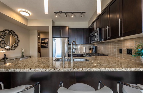 North End Condo | The Skye at Waterscapes Kelowna Luxurious Lake View Condo