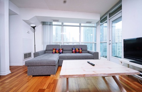 Church and Wellesley Apartment | The Teahouse Suite