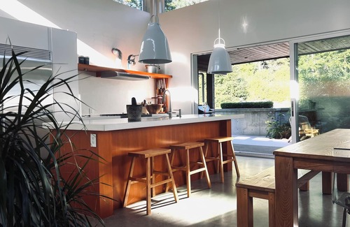 Juan de Fuca Electoral Area House | The Tides - Luxury Beach House in Jordan River - Storm Watching!