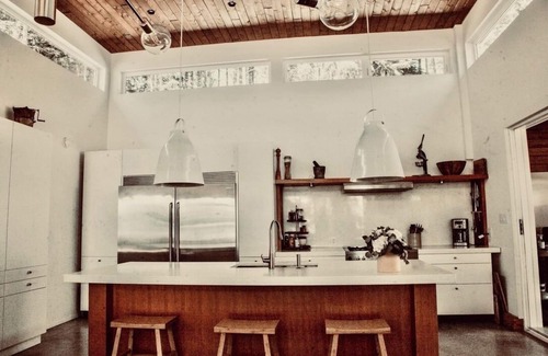 Juan de Fuca Electoral Area House | The Tides - Luxury Beach House in Jordan River - Storm Watching!