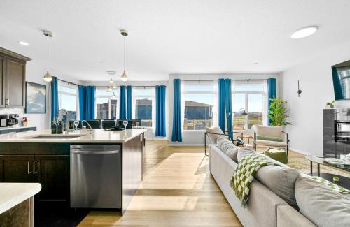 Calgary House | The Ultimate Getaway with Central AC, 3 King Beds, Hot Tub, Pool Table and More