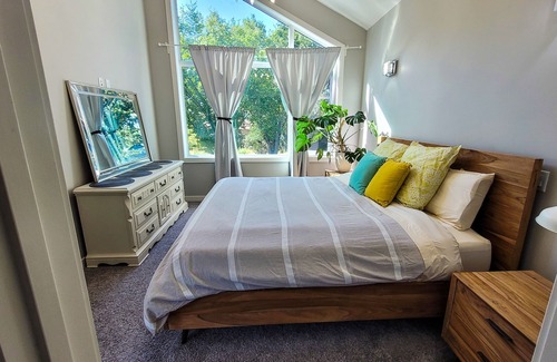 Old Strathcona House | The Yellow Door Retreat. 3 Ensuite Full Baths.