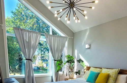 Old Strathcona House | The Yellow Door Retreat. 3 Ensuite Full Baths.