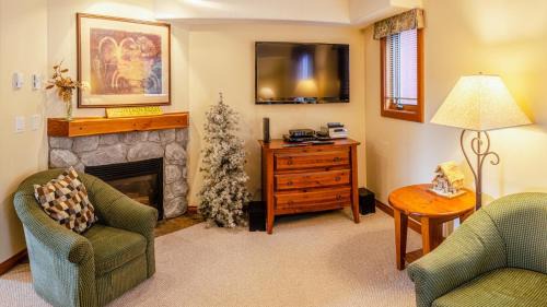 Sun Peaks House | Timberline Village #38 By Bear Country