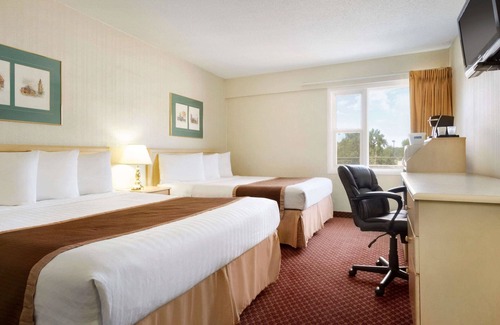South Lethbridge Hotel | Travelodge by Wyndham Lethbridge