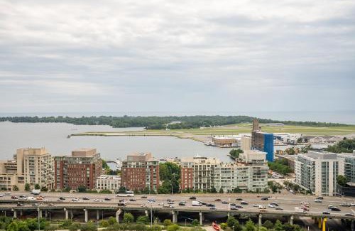 CityPlace Apartment | Unbeatable Lake View 1bd & den in Downtown Toronto