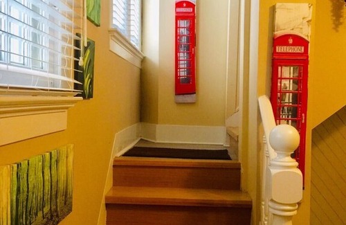 Waterloo House | UPTOWN WATERLOO! Renovated and Sweet House