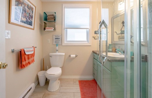 Leamington Cottage | Urban Villa: Lake Erie Serene Cottage