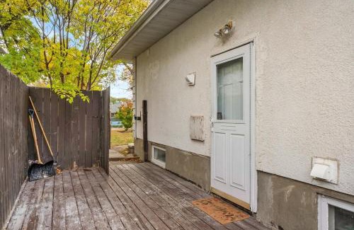 Southeast Calgary House | Very Central& Fully Renovated - Near Zoo& Downtown