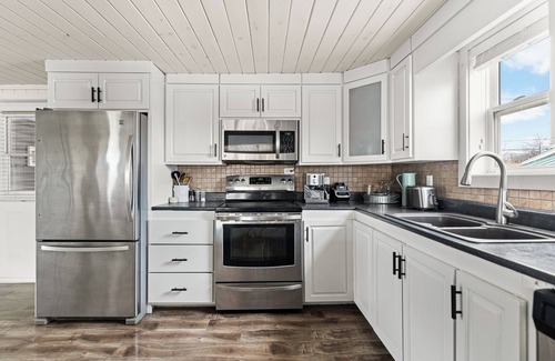 Grand Barachois Cottage | Very cozy and spacious 4-season cottage with easy access to Ocean