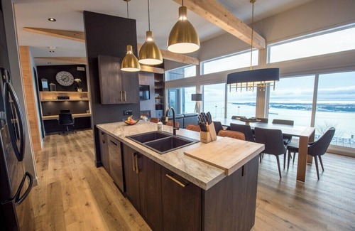 Les Eboulements Ski Chalet | Villa Bella 209: River Views, Luxe Retreat, Spa