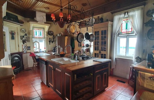 Namur Hostel | Vintage Inspiration & Creative Tools in a Victorian Manor