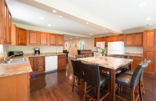 Crystal Beach House | Walk To The Beach