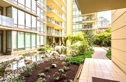 Downtown Victoria Apartment | Waterfalls Hotel in Downtown With Stunning Views!