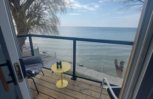 Hamilton Cottage | Waterfront 3+beds, 1 1/2 bath, hot tub, 3 private patios, shallow lake access.n