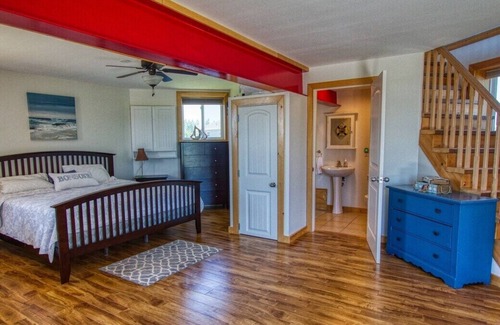 Cymbria House | Waterfront lighthouse w/ private access to shore