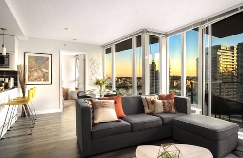 Crosstown Condo | Waterview Bright AC condo in vancouver 4 guests free parking