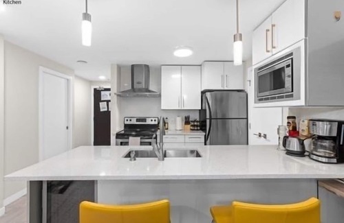 Crosstown Condo | Waterview Bright AC condo in vancouver 4 guests free parking