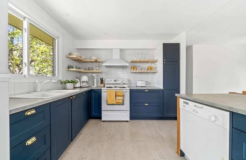 Picton House | Welcome to Field of Dreams in West Lake