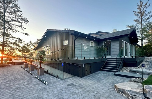 Honey Harbour Cottage | Welcome to HoneyScape - Newly Renovated 5 Bedroom Cottage