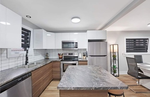 Welland Apartment | Welcome To Our Modern 2Bdrm/1Bth w/Laundry/BBQ