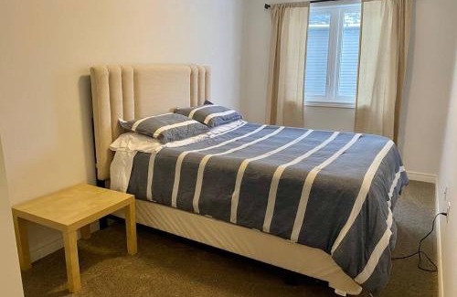 Beamsville House | Welcome to Vista Ridge! King Size Bed Near it All