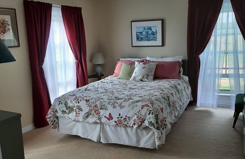Wolfe Island Other | Wolfe Island Bayview Farmhouse