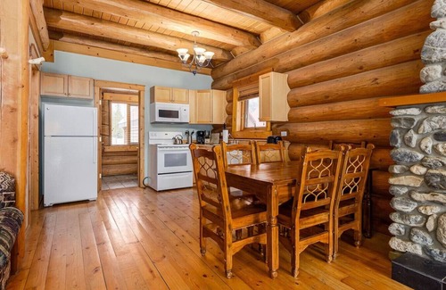 Golden Cabin | Wonderful Rockies Cabin Getaway for Hike or Ski