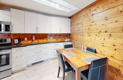 Big White Ski Resort Condo | Wonderful ski-in/out condo with balcony, full kitchen, WiFi, & cable
