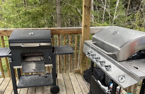 Coldwater Cottage | Wooden Gourmet Cottage with HotTub (Near HorseShoe Valley)
