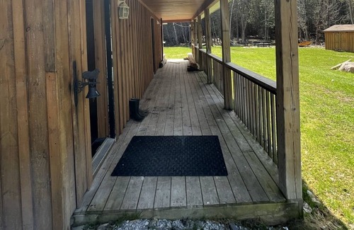 Coldwater Cottage | Wooden Gourmet Cottage with HotTub (Near HorseShoe Valley)