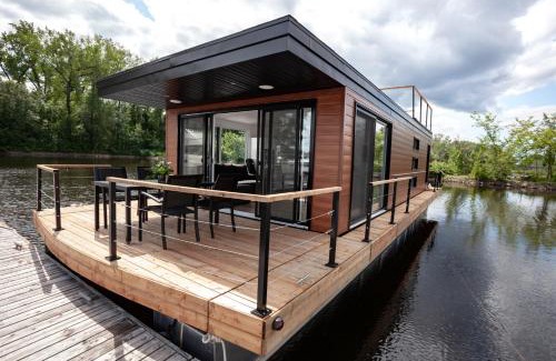 Mauricie Boat Rental | Yacht Club de Trois-Rivières 2 - Maison flottante