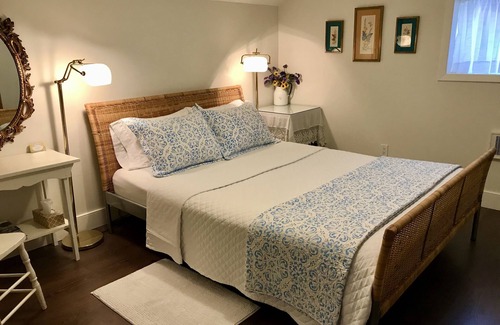 Bloomfield Bed & Breakfast | YELLOW ROOF B&B - In The Heart Of Prince Edward County, 1 Night Stays Welcome