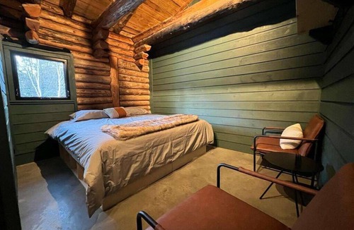 Saint-Simeon Cabin | ÖBois Charlevoix: L'Écurie 2 (bedroom)