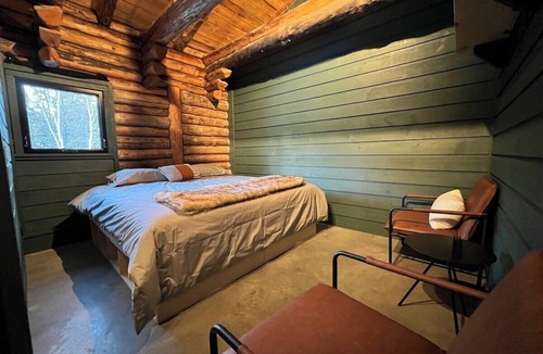 Saint-Simeon Cabin | ÖBois Charlevoix: L'Écurie 4 (bedroom)