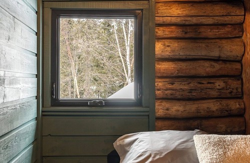 Saint-Simeon Cabin | ÖBois Charlevoix: L'Écurie 4 (bedroom)
