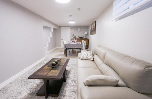 Mississauga Apartment | 1,200sq ft comfy home, perfect location, luxury bedding, feels like home!
