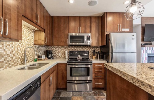 Canmore Apartment | 1 Bd corner unit stunning views wrap around deck