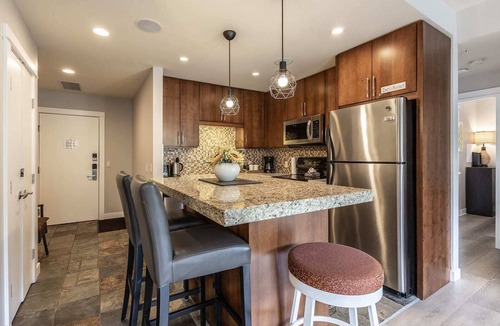 Canmore Apartment | 1 Bd corner unit stunning views wrap around deck
