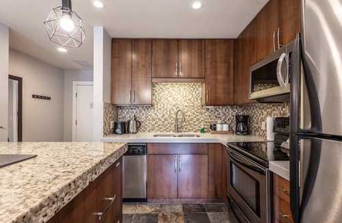 Canmore Apartment | 1 Bd corner unit stunning views wrap around deck