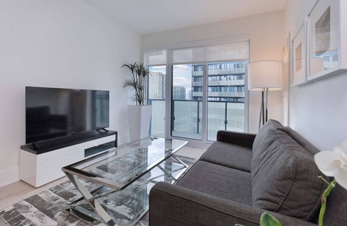 Wellington Place Apartment | 1 Bedroom/1 Bathroom Suite