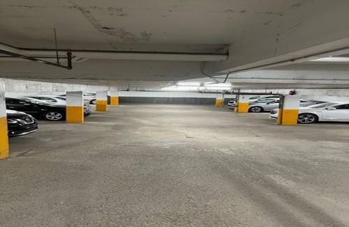 Cote-Saint-Luc Apartment | 1 Bedroom apartment in residential area in Montreal. 5min walk to shopping mall.
