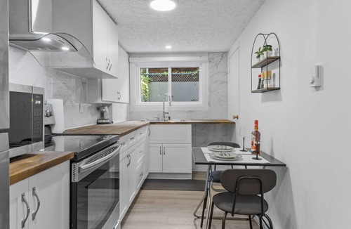 Anjou House | 1 Bedroom Apartment-Near Metro Station