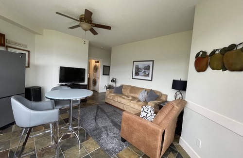 Okanagan-Similkameen House | 1 Bedroom Executive Lakeview Suite