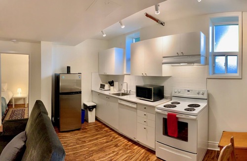 High Park North Apartment | 1 Bedroom North of High park & near Keele Subway Station