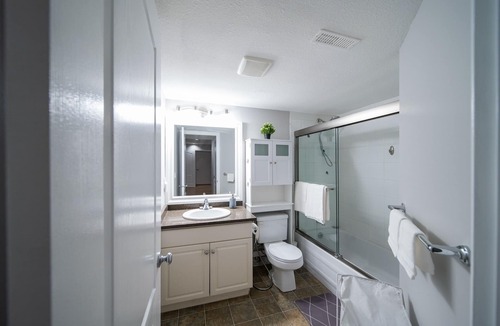 Guildford House | 1 bedroom & parking Great Vancouver