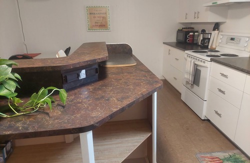 Sherwood Park House | 1 bedroom suite,with private entrance, in safe,quiet tree lined neighborhood.