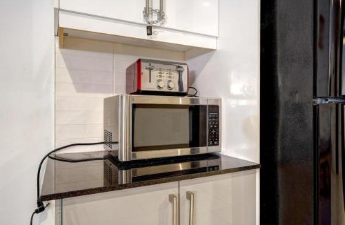 La Petite-Patrie Apartment | #1 - Big Loft - Plaza St-hubert