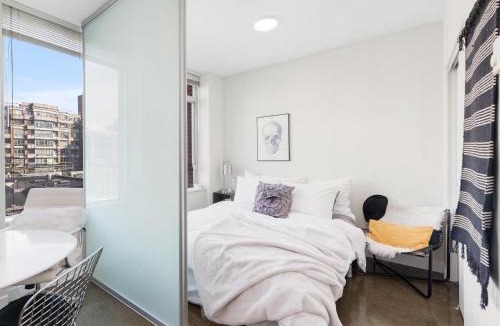 Strathcona Apartment | 1 BR Downtown Beautiful Apartment